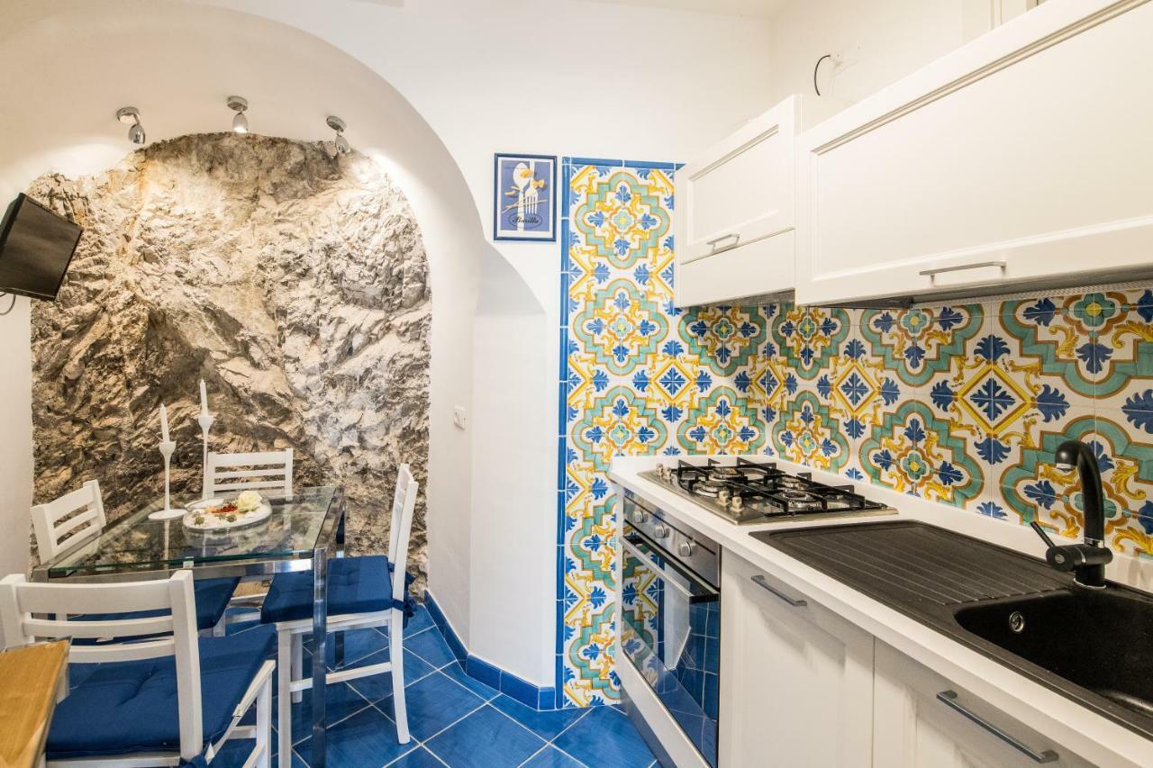 Suite Picasso Amalfi Exterior photo